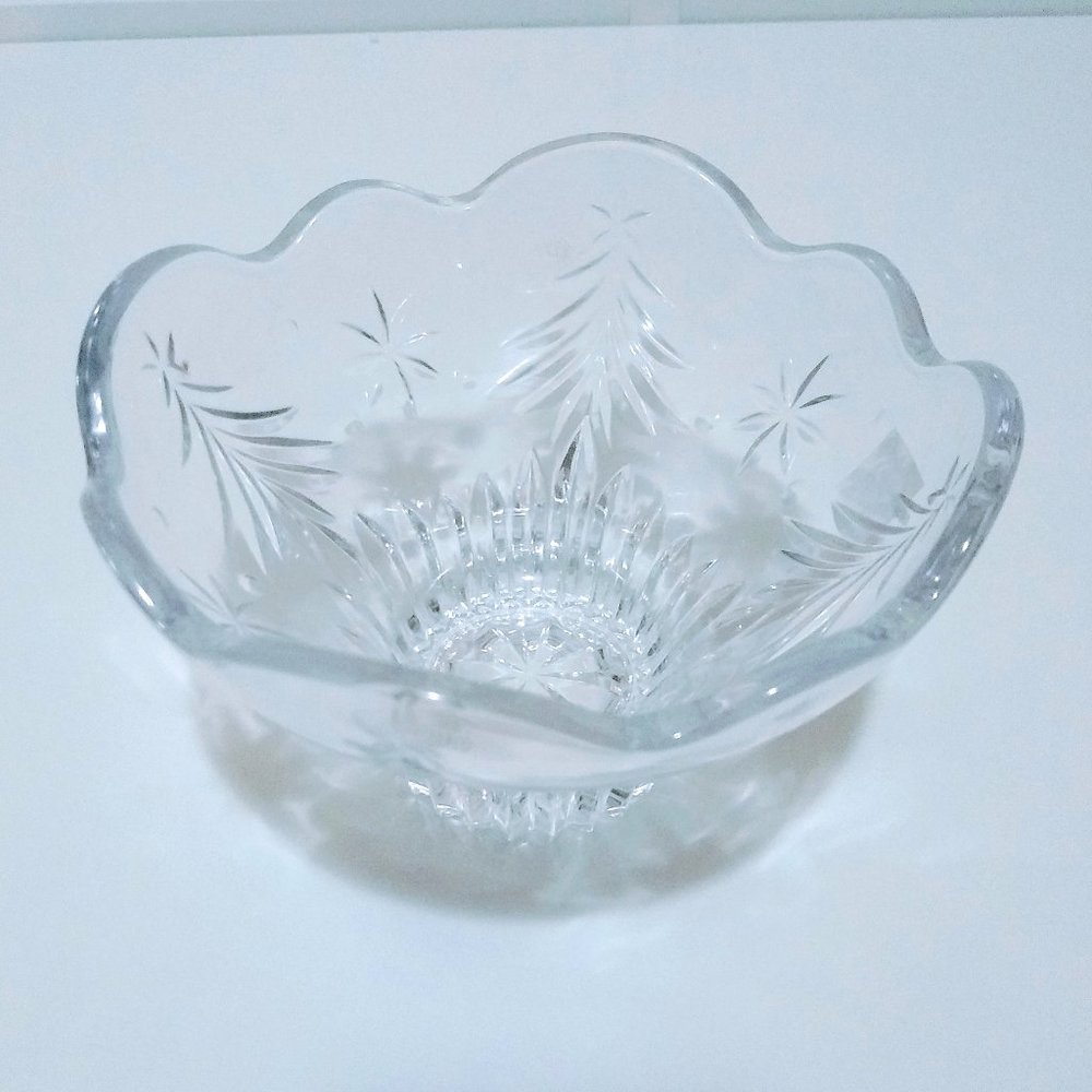 Celebrations by Mikasa  Glass Candy Footed Bowl Christmas Night - Picture 12 of 13